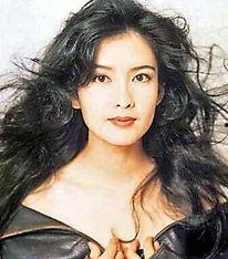 周慧敏个资料,华语乐坛永恒的玉女歌手，魅力与才华并重