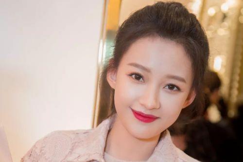 网红成功转型演员的,从网络红人到影视新星的蜕变之路